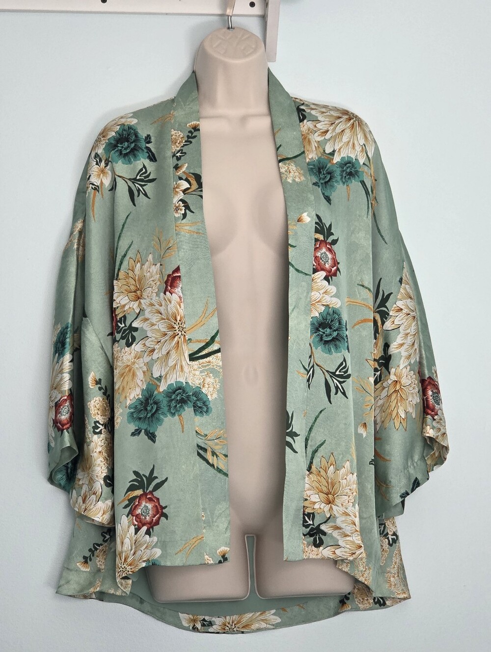 Violet + Claire Sage Green Open Front Kimono Style Jacket